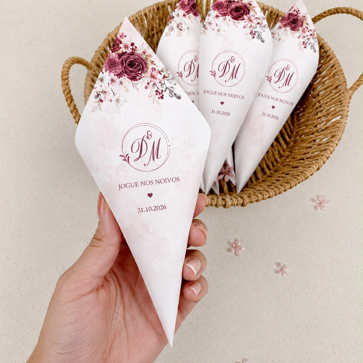 Arte de Cones de Pétalas para casamento